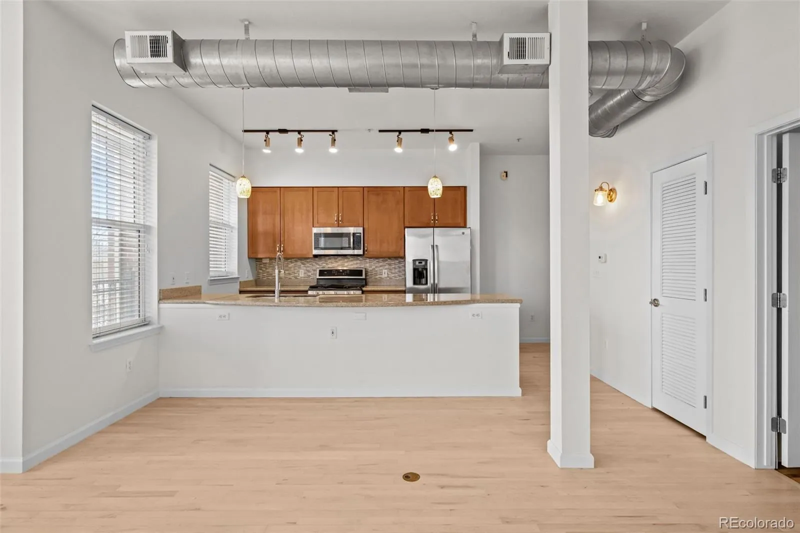 04212026193505 1600 12