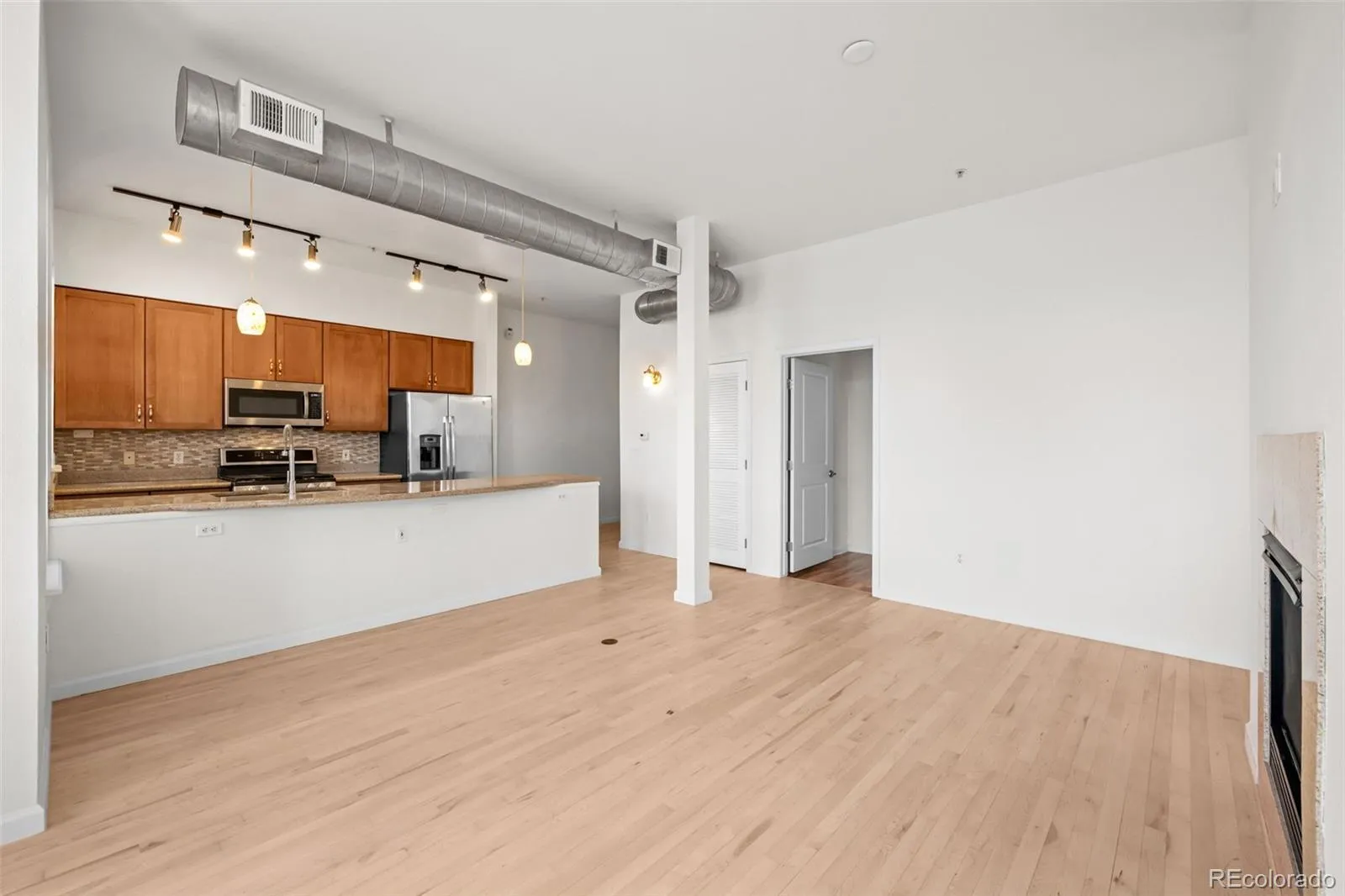 04212026193505 1600 18