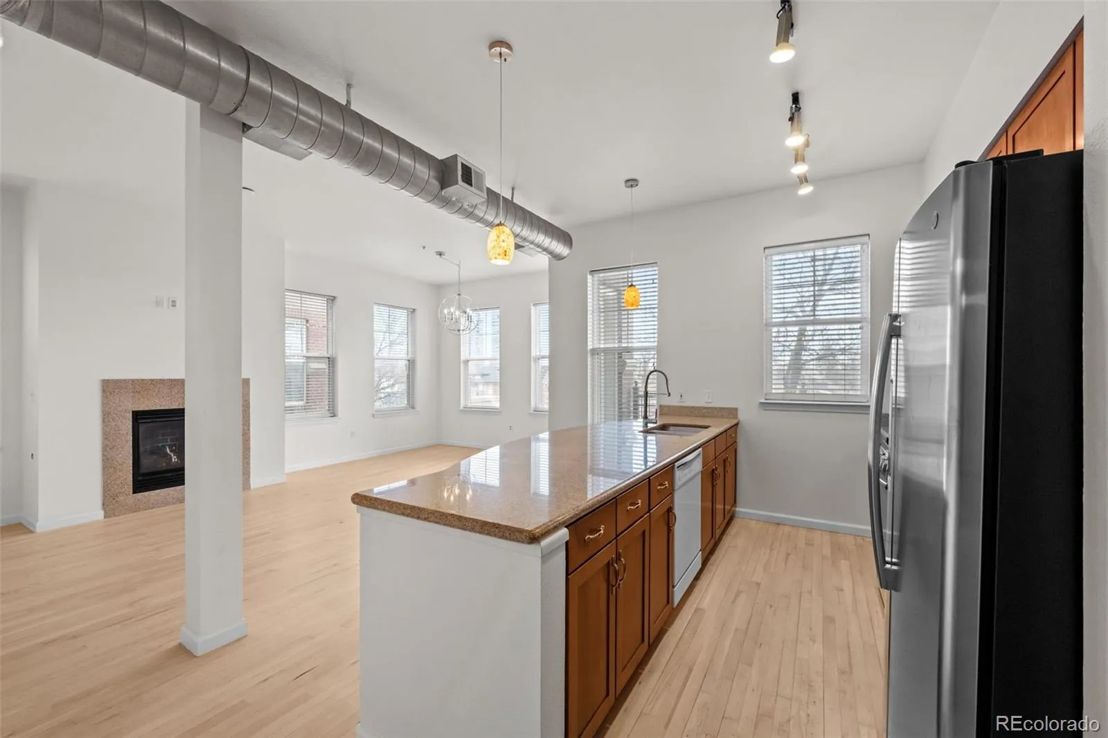 04212026193505 1600 5