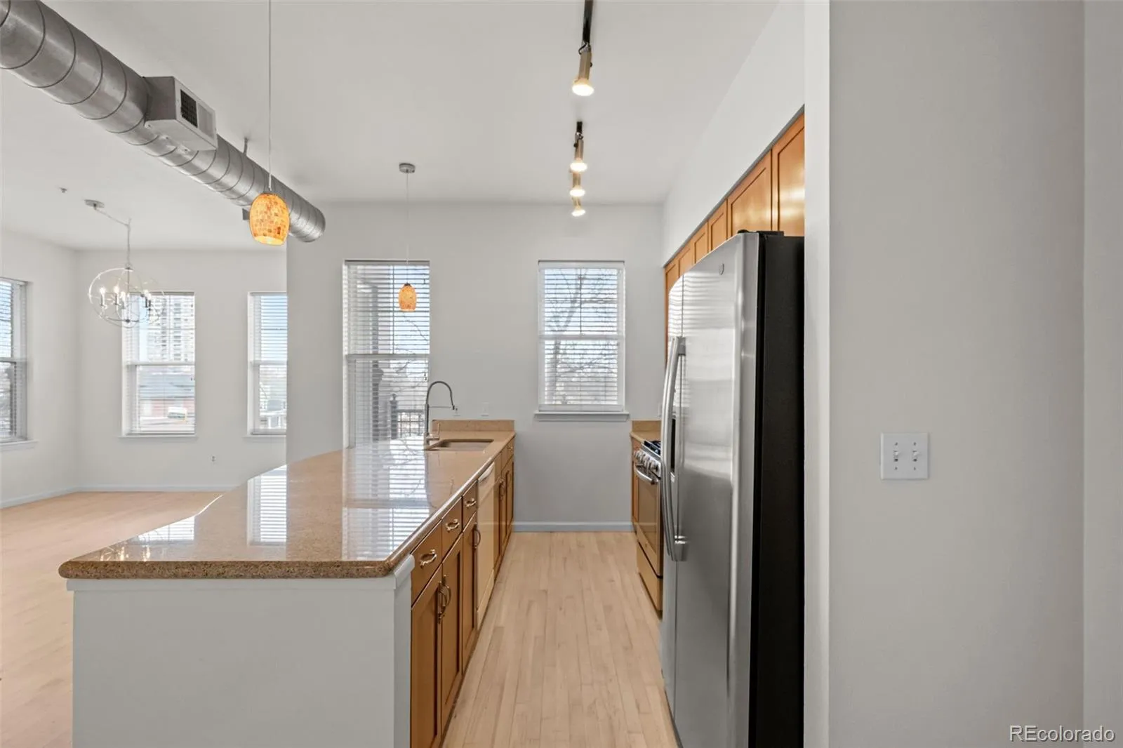 04212026193505 1600 6