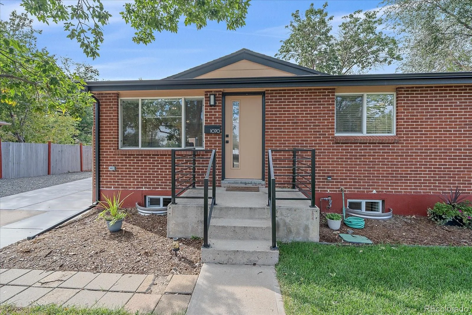 1070 W Oxford Avenue Englewood CO 80110 | MLS #REC7131689 09232026234619 1600 40