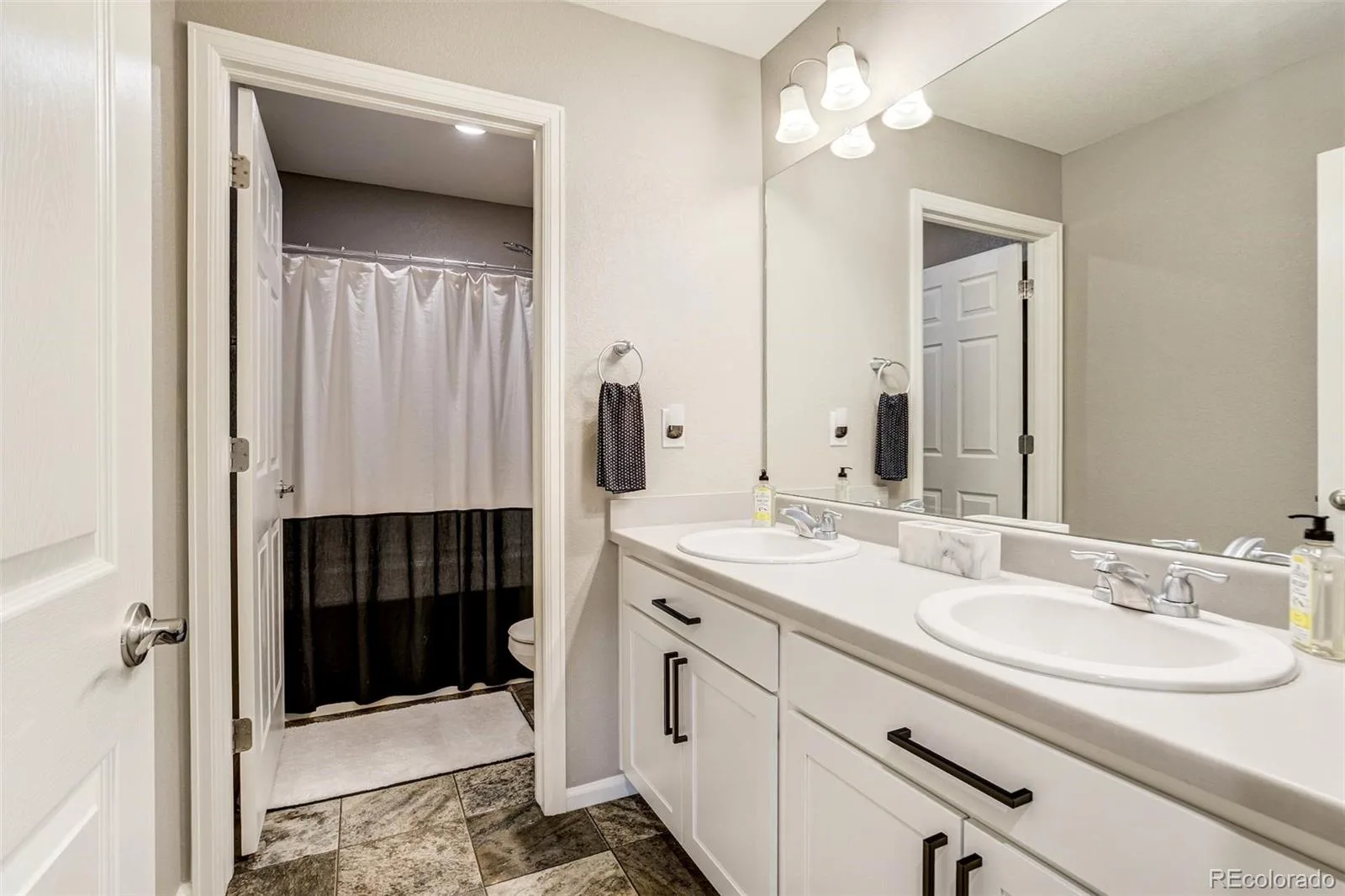 22521 E Radcliff Drive Aurora CO 80015 MLS #REC7132495 06252026234814 1600 31