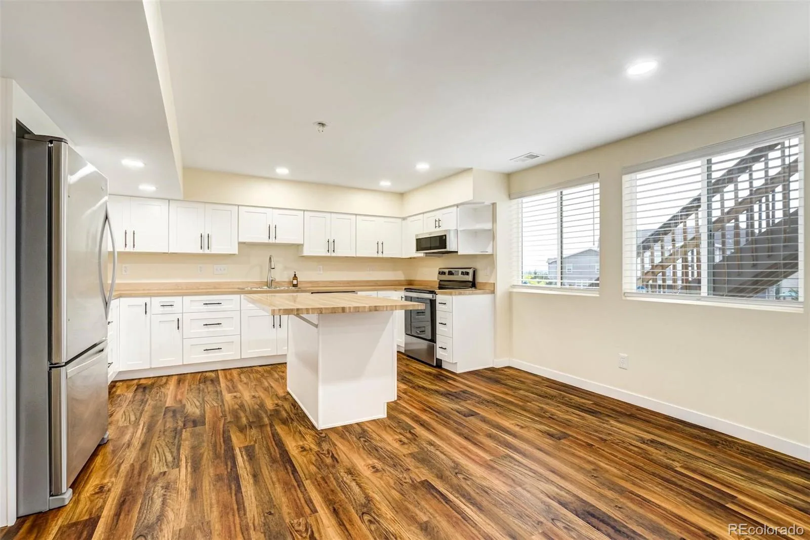 22521 E Radcliff Drive Aurora CO 80015 MLS #REC7132495 06252026234814 1600 36