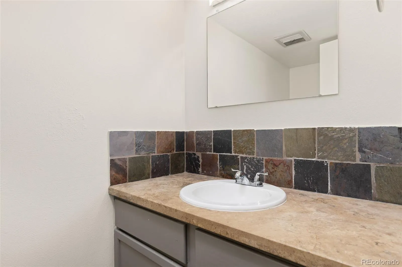 8060 W 9th Avenue #207 Lakewood CO 80214 MLS #REC7132662 05142026155413 1600 10