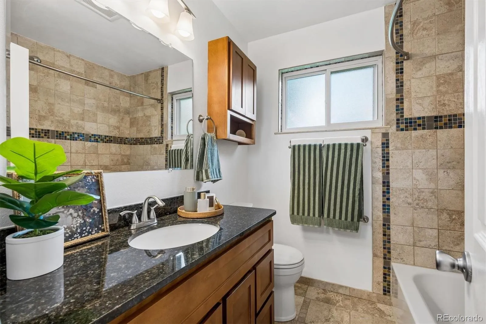 1606 Glen Bar Drive Lakewood CO 80215 MLS #REC7134057 05232026095433 1600 23