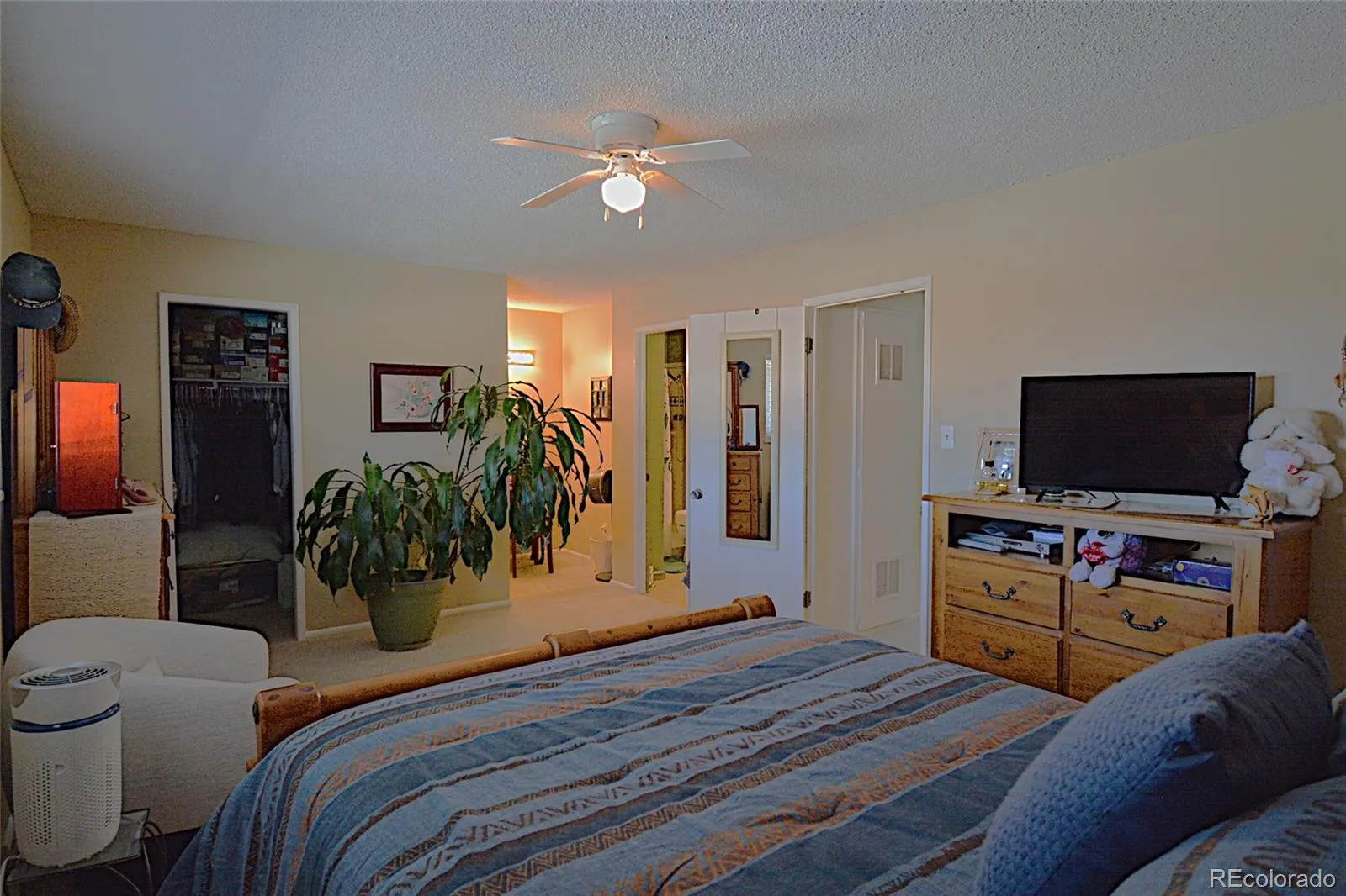 9049 E Nassau Avenue Denver CO 80237 MLS #REC7134859 05242026052525 1600 11