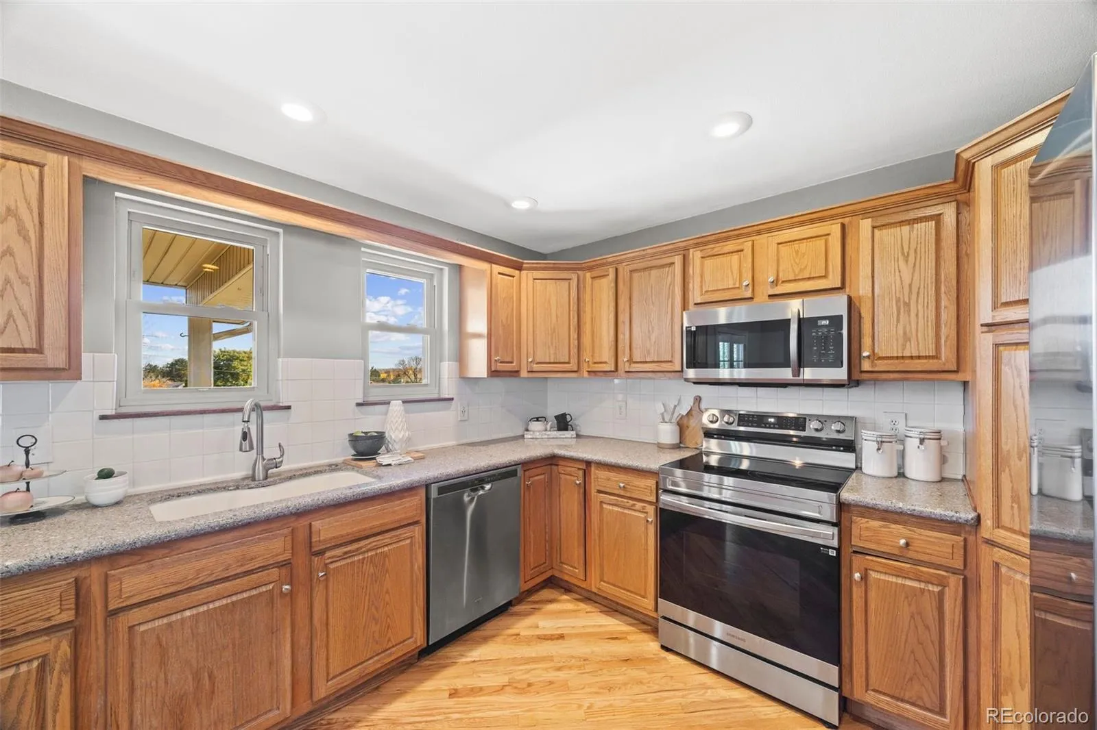 04122026093100 1600 15