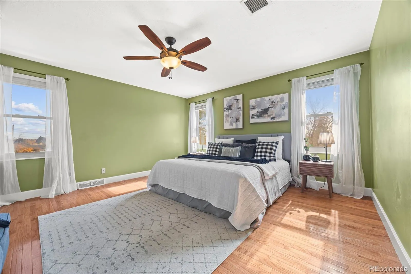 04122026093100 1600 19