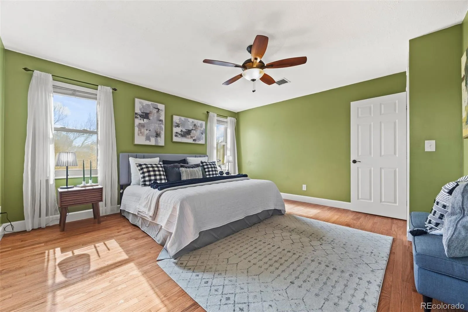 04122026093100 1600 20