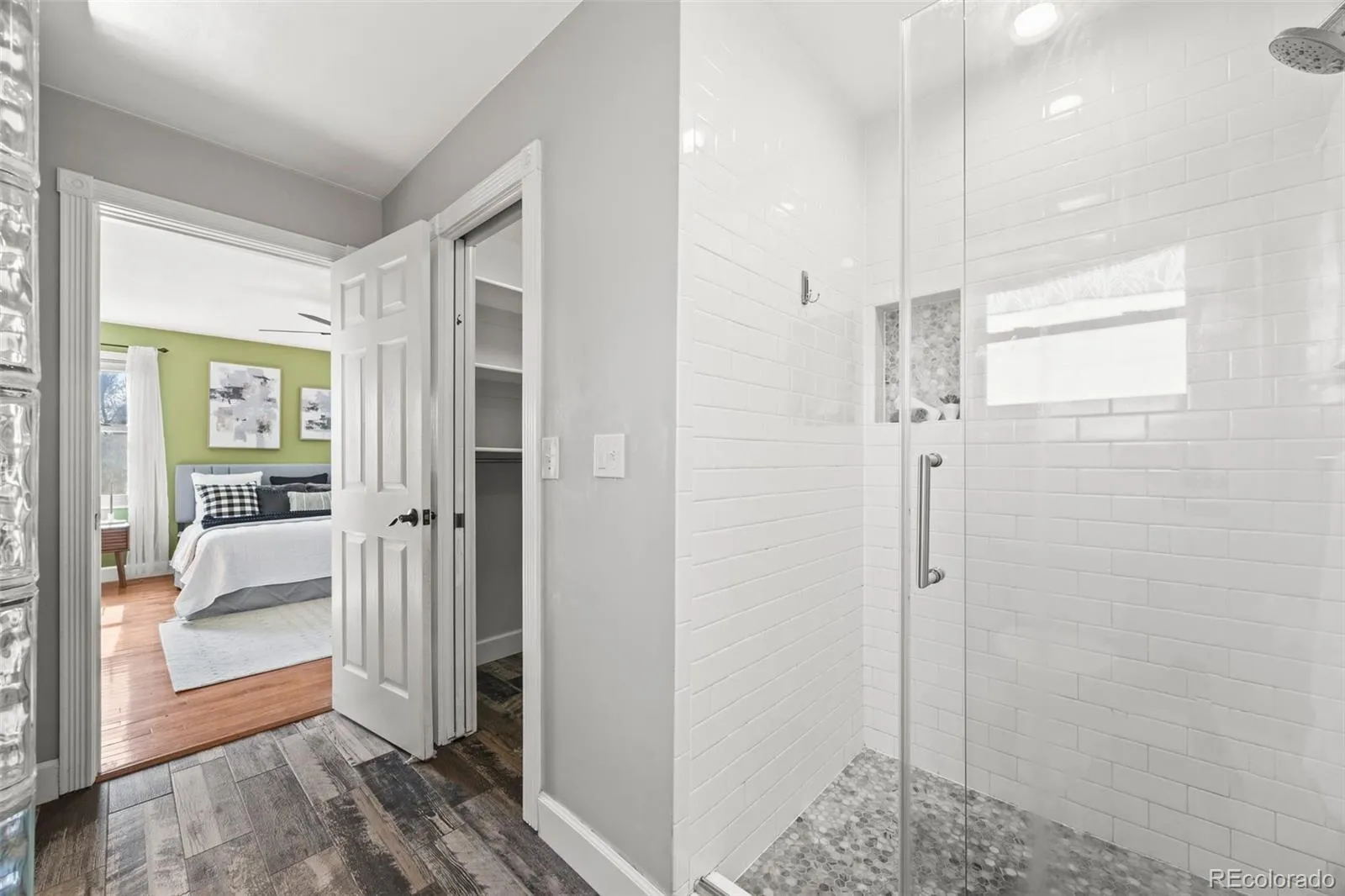 04122026093100 1600 24