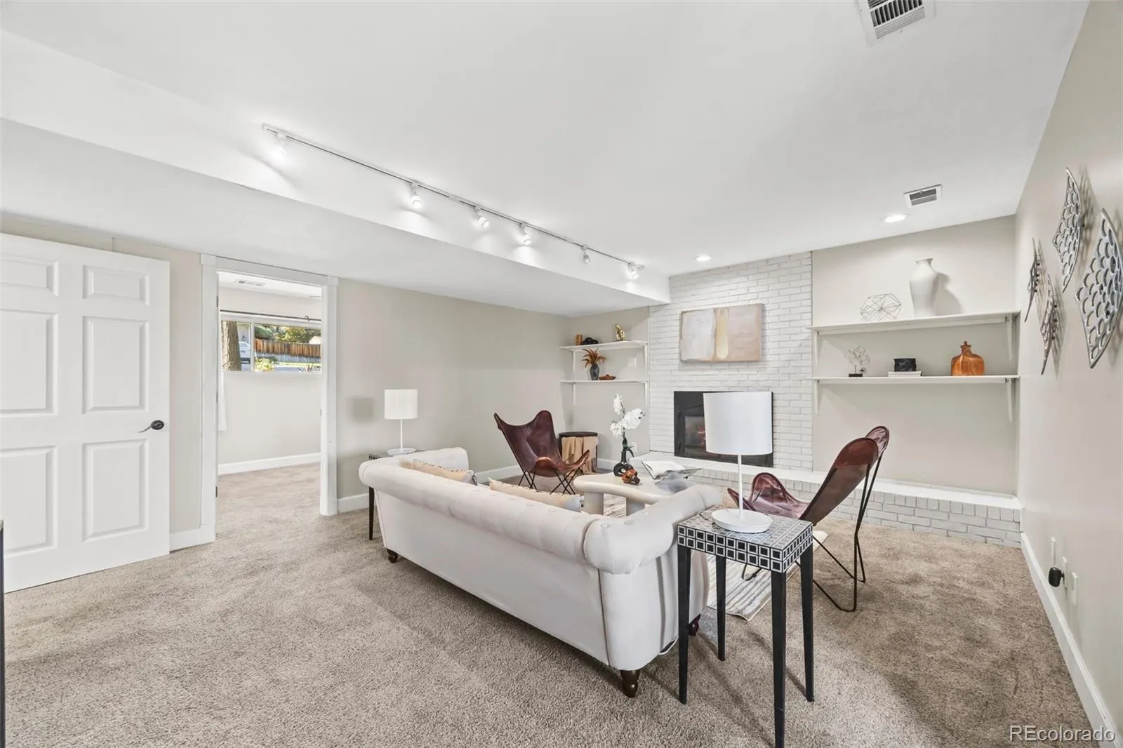 04122026093100 1600 33