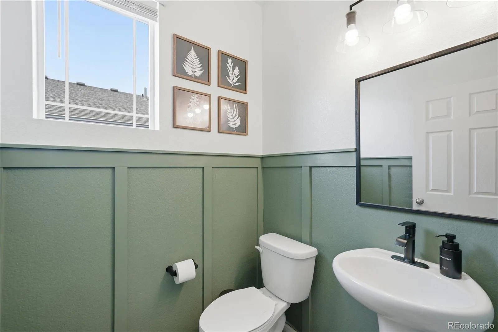 1834 S De Gaulle Court Aurora CO 80018 | MLS #REC7139486 08062026222904 1600 16