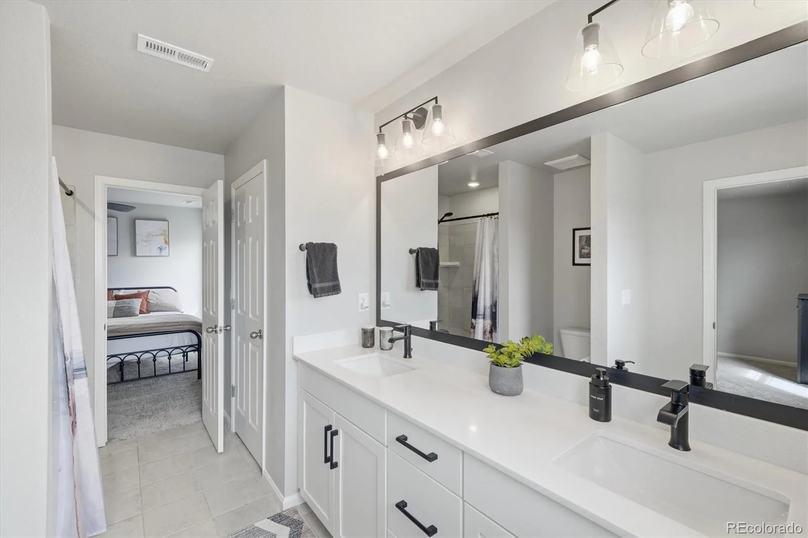 1834 S De Gaulle Court Aurora CO 80018 | MLS #REC7139486 08062026222904 1600 29