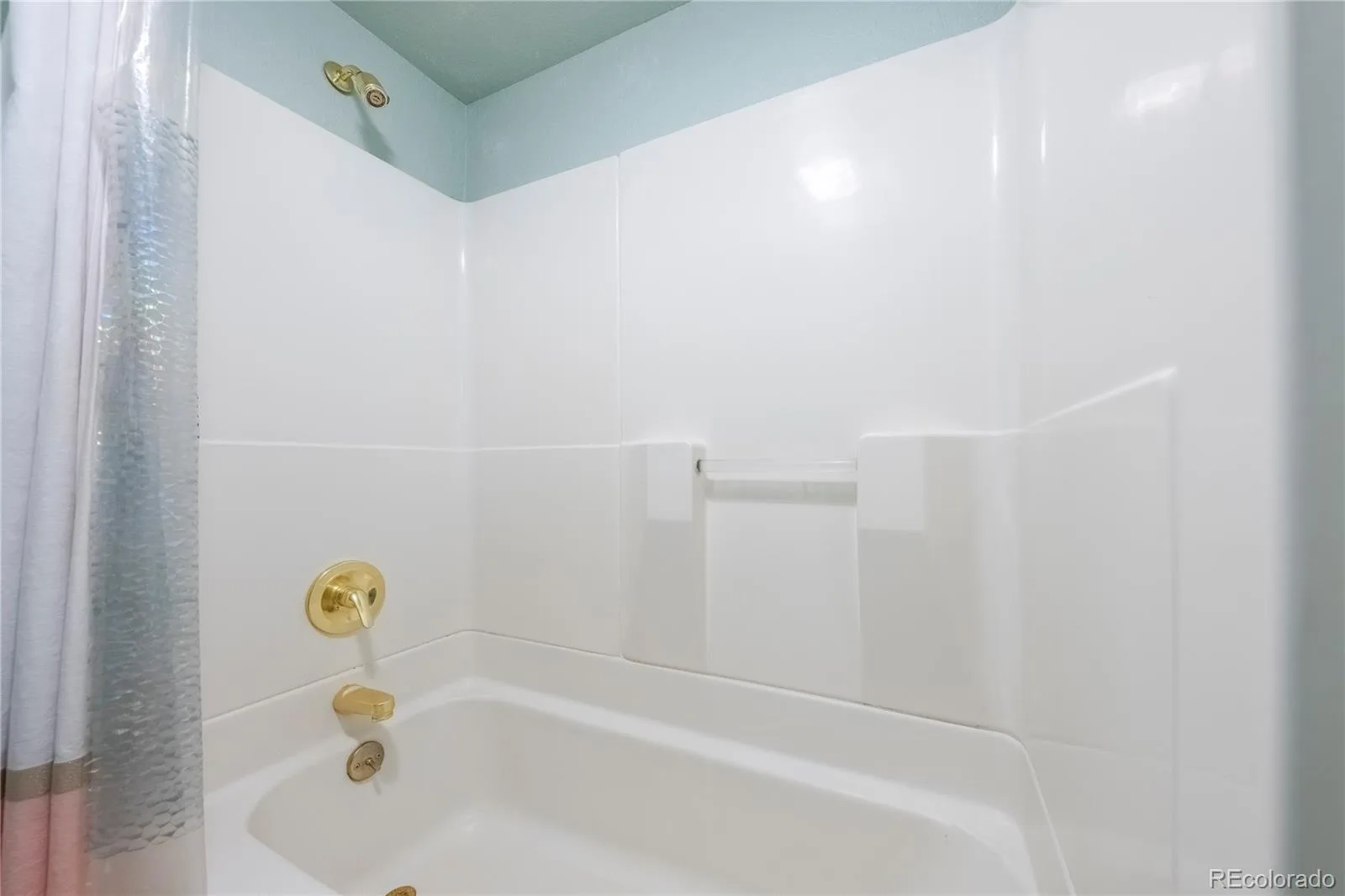 3954 S Bahama Street Aurora CO 80013 | MLS #REC7139567 08202026044654 1600 24