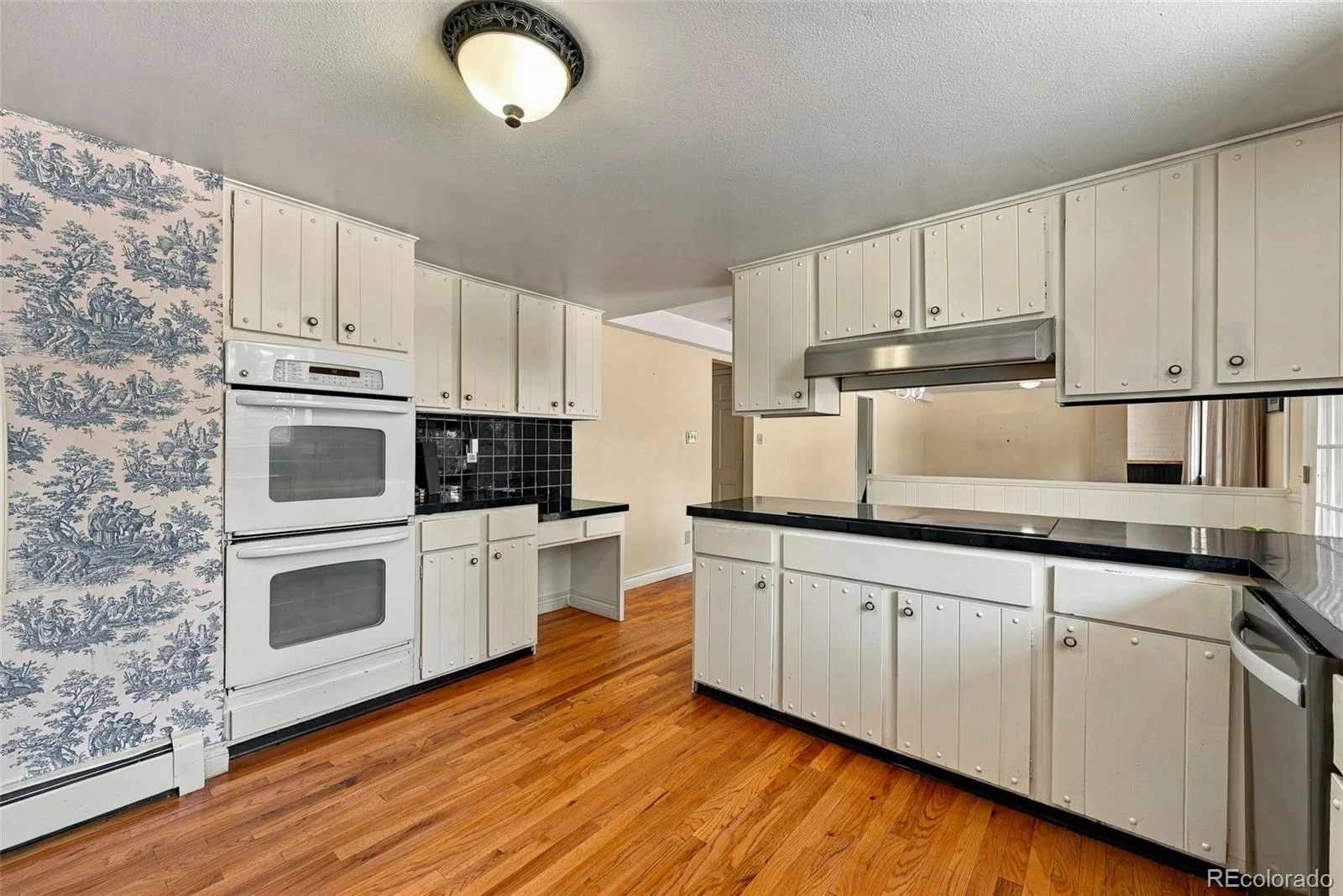 3700 S Roslyn Way Denver CO 80237 | MLS #REC7146214 09222026190158 1600 18