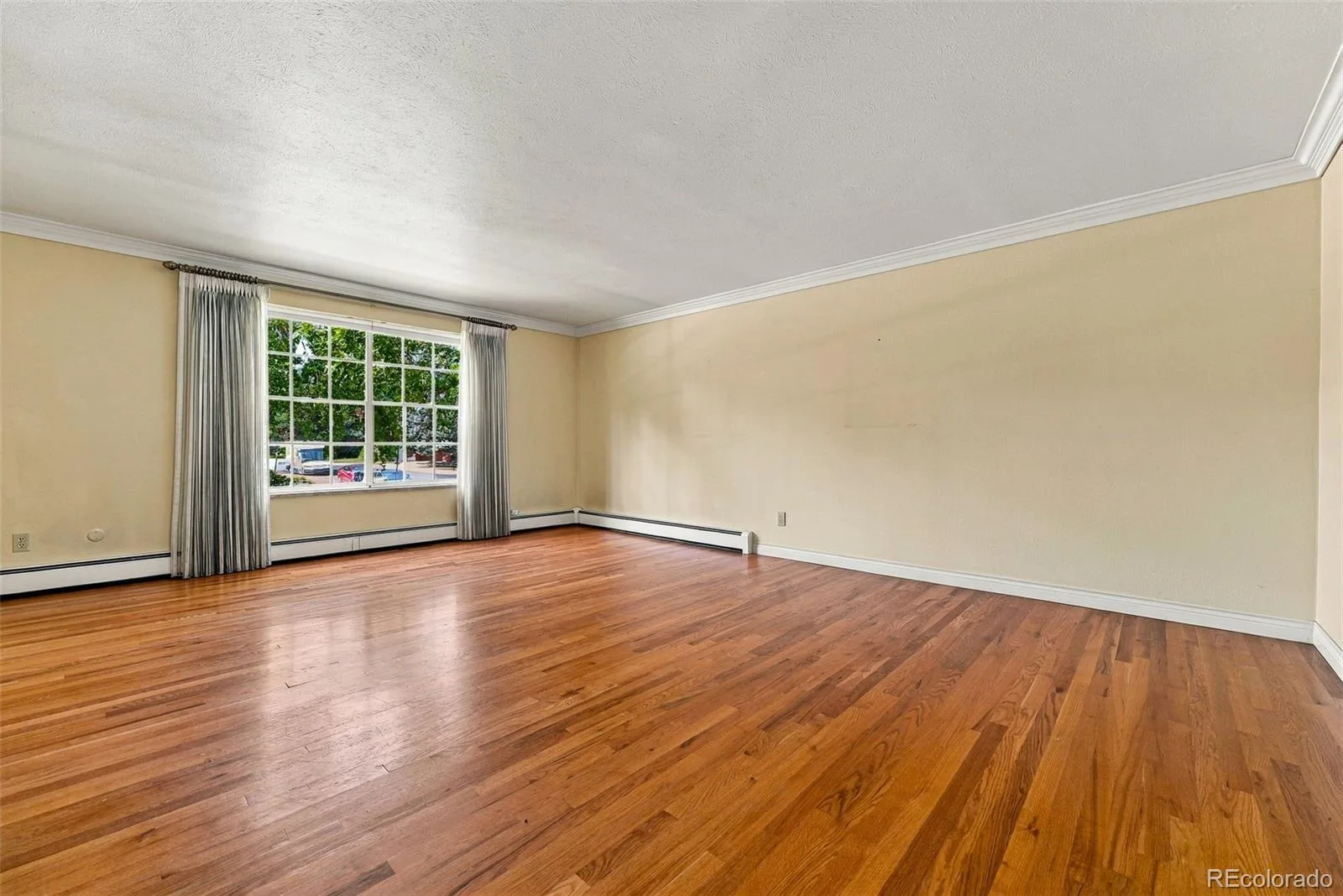 3700 S Roslyn Way Denver CO 80237 | MLS #REC7146214 09222026190158 1600 2