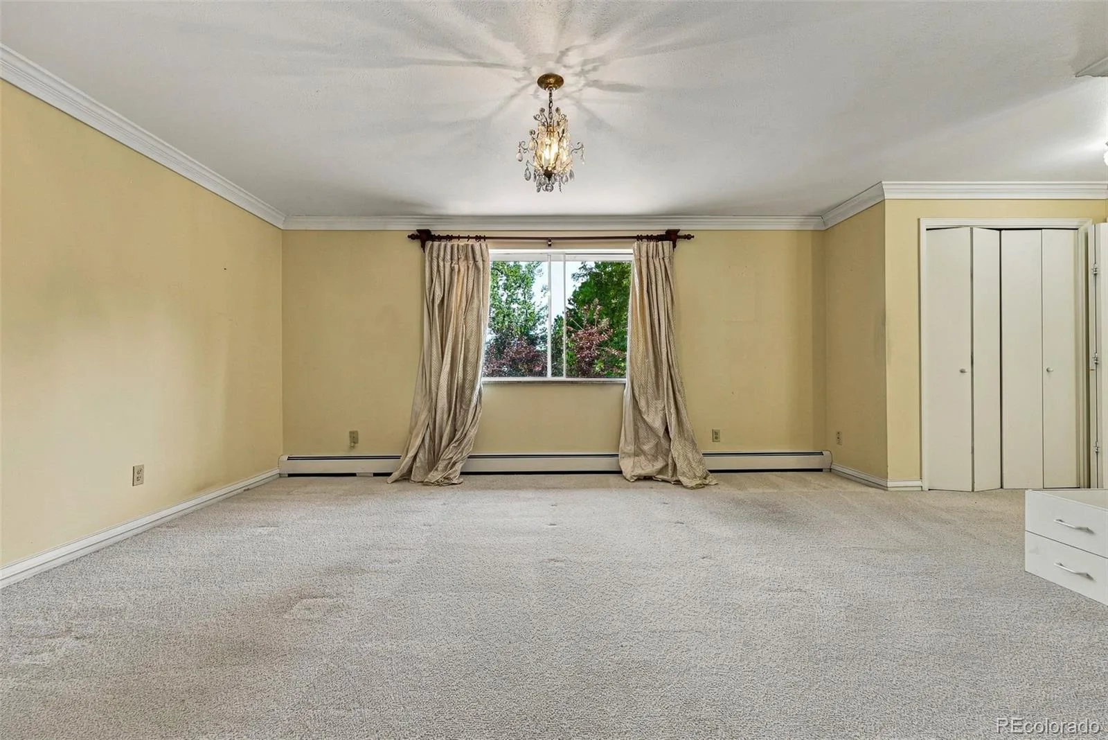 3700 S Roslyn Way Denver CO 80237 | MLS #REC7146214 09222026190158 1600 29
