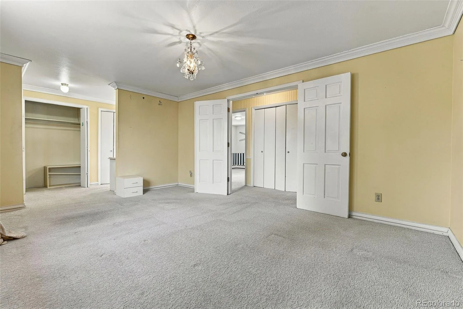 3700 S Roslyn Way Denver CO 80237 | MLS #REC7146214 09222026190158 1600 31