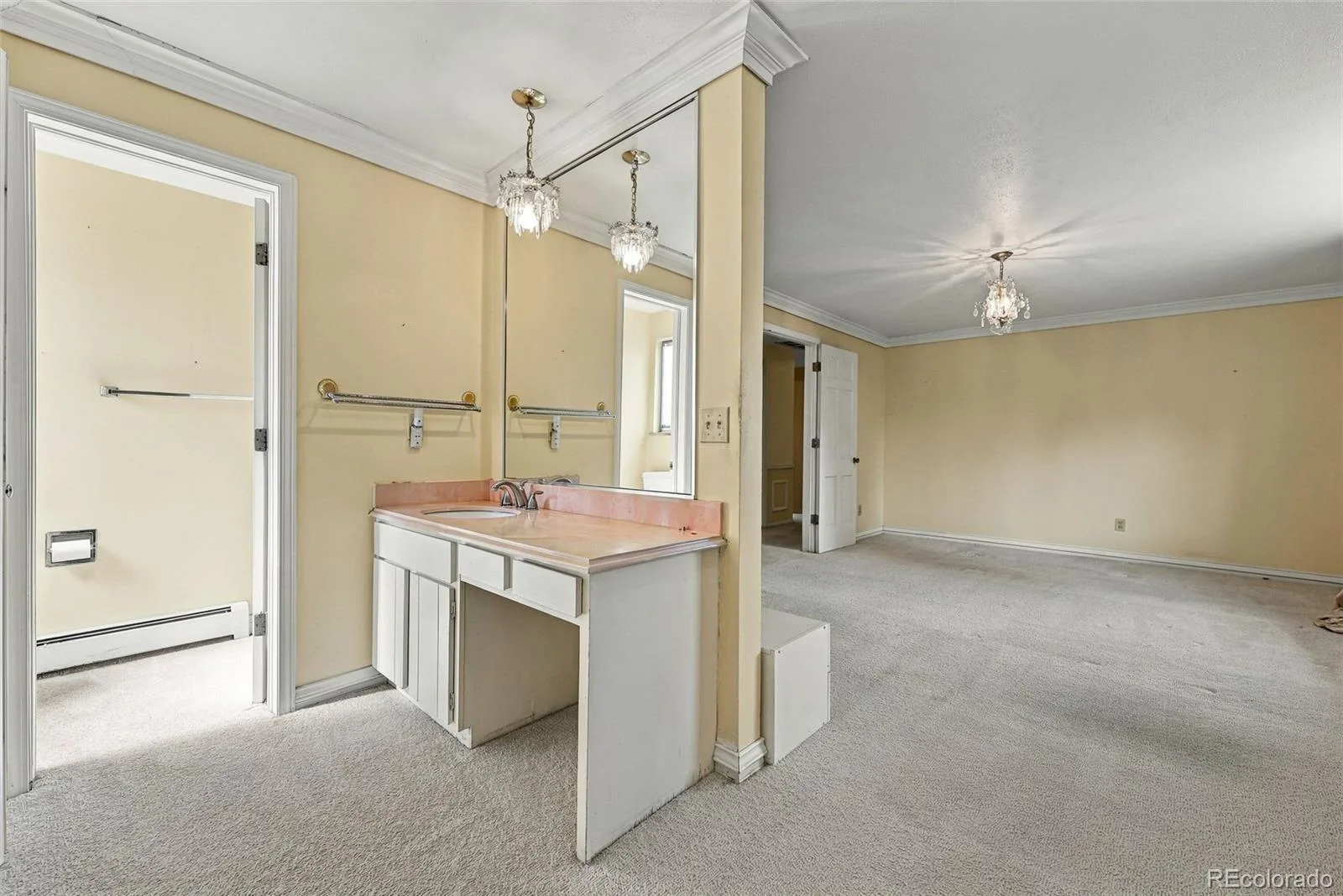 3700 S Roslyn Way Denver CO 80237 | MLS #REC7146214 09222026190158 1600 32