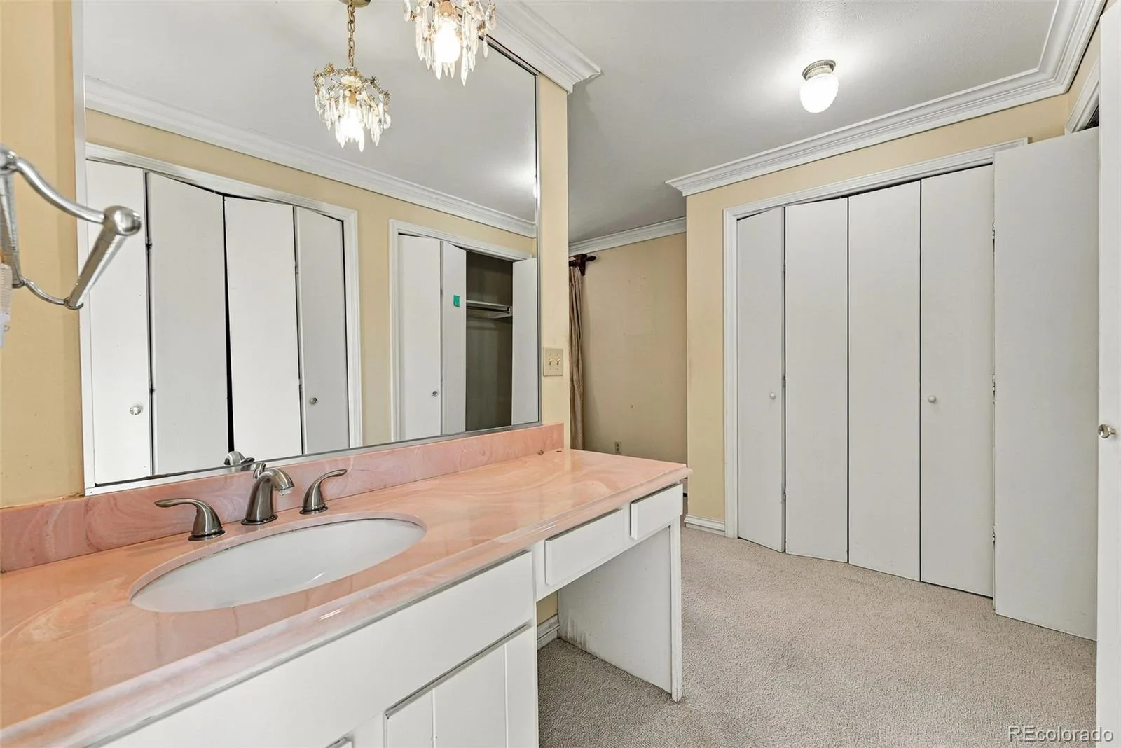 3700 S Roslyn Way Denver CO 80237 | MLS #REC7146214 09222026190158 1600 35
