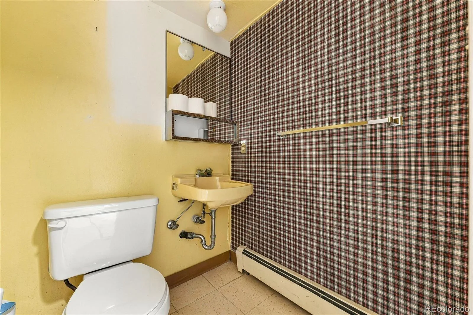 3700 S Roslyn Way Denver CO 80237 | MLS #REC7146214 09222026190158 1600 38