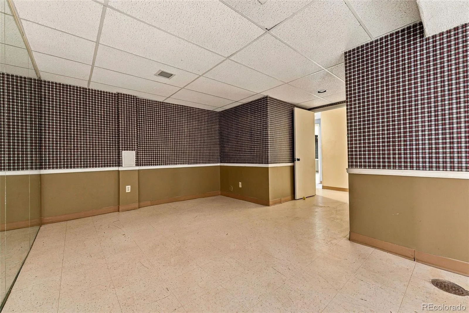 3700 S Roslyn Way Denver CO 80237 | MLS #REC7146214 09222026190158 1600 39