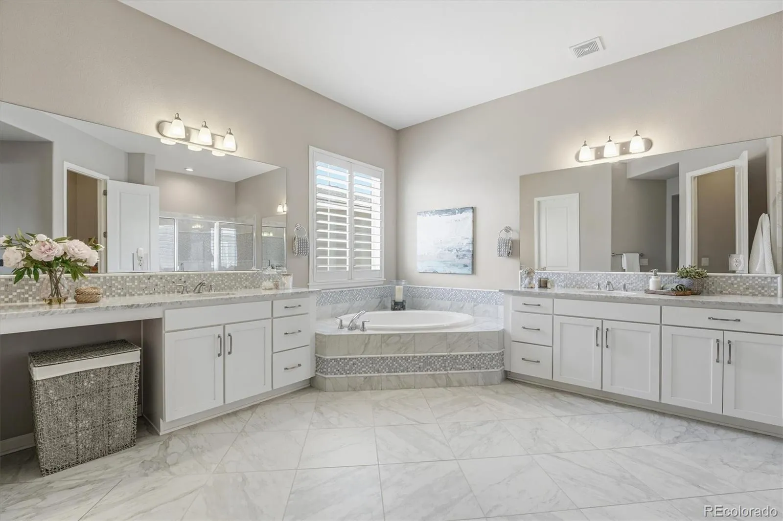22917 E Bailey Circle Aurora CO 80016 MLS #REC7147627 05162026041251 1600 18