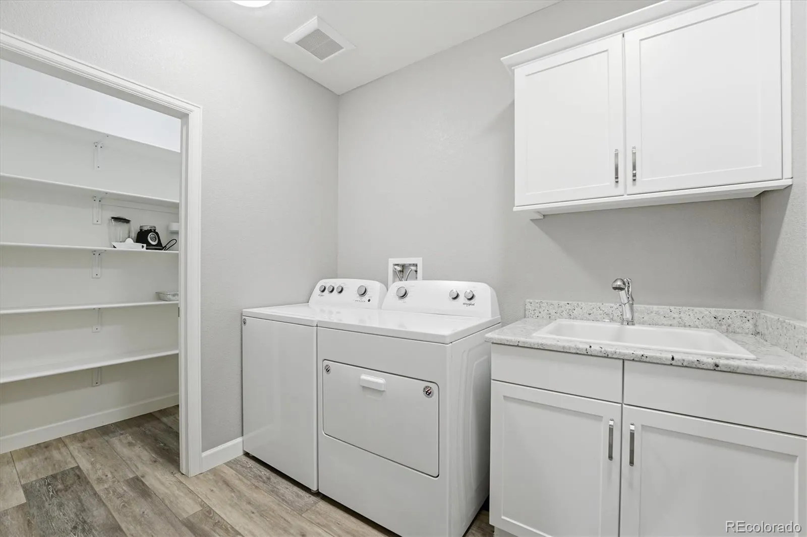 22917 E Bailey Circle Aurora CO 80016 MLS #REC7147627 05162026041251 1600 36