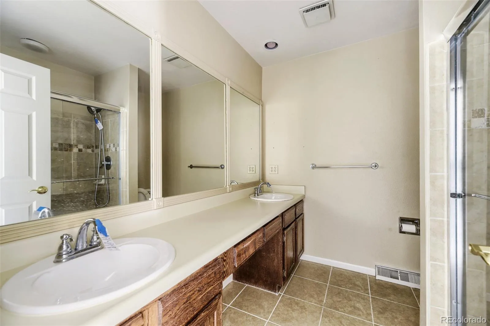 2405 S Worchester Court #B Aurora CO 80014 | MLS #REC7149891 07092026222935 1600 17