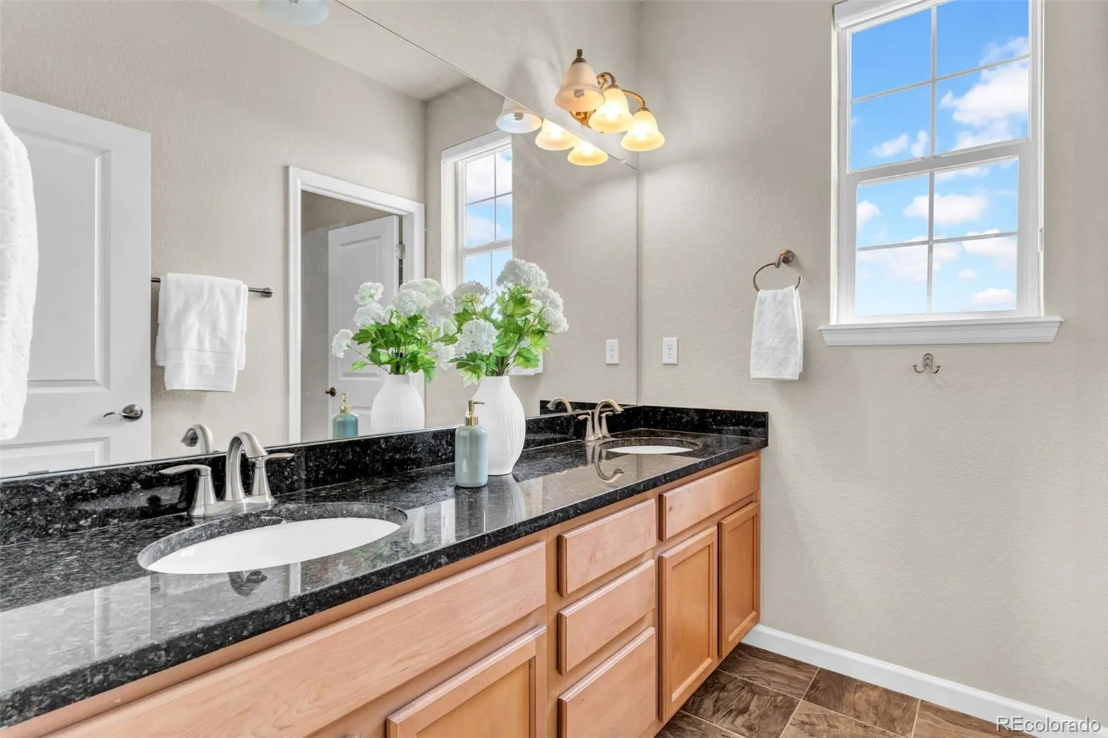 25748 E Calhoun Place Aurora CO 80016 MLS #REC7158545 05092026020641 1600 17