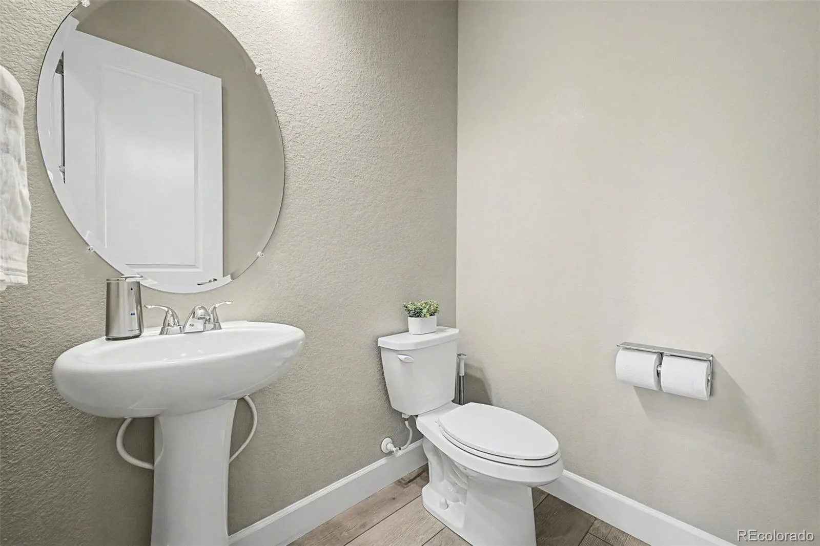 23701 E Calhoun Avenue Aurora CO 80016 MLS #REC7172593 06132026193559 1600 30