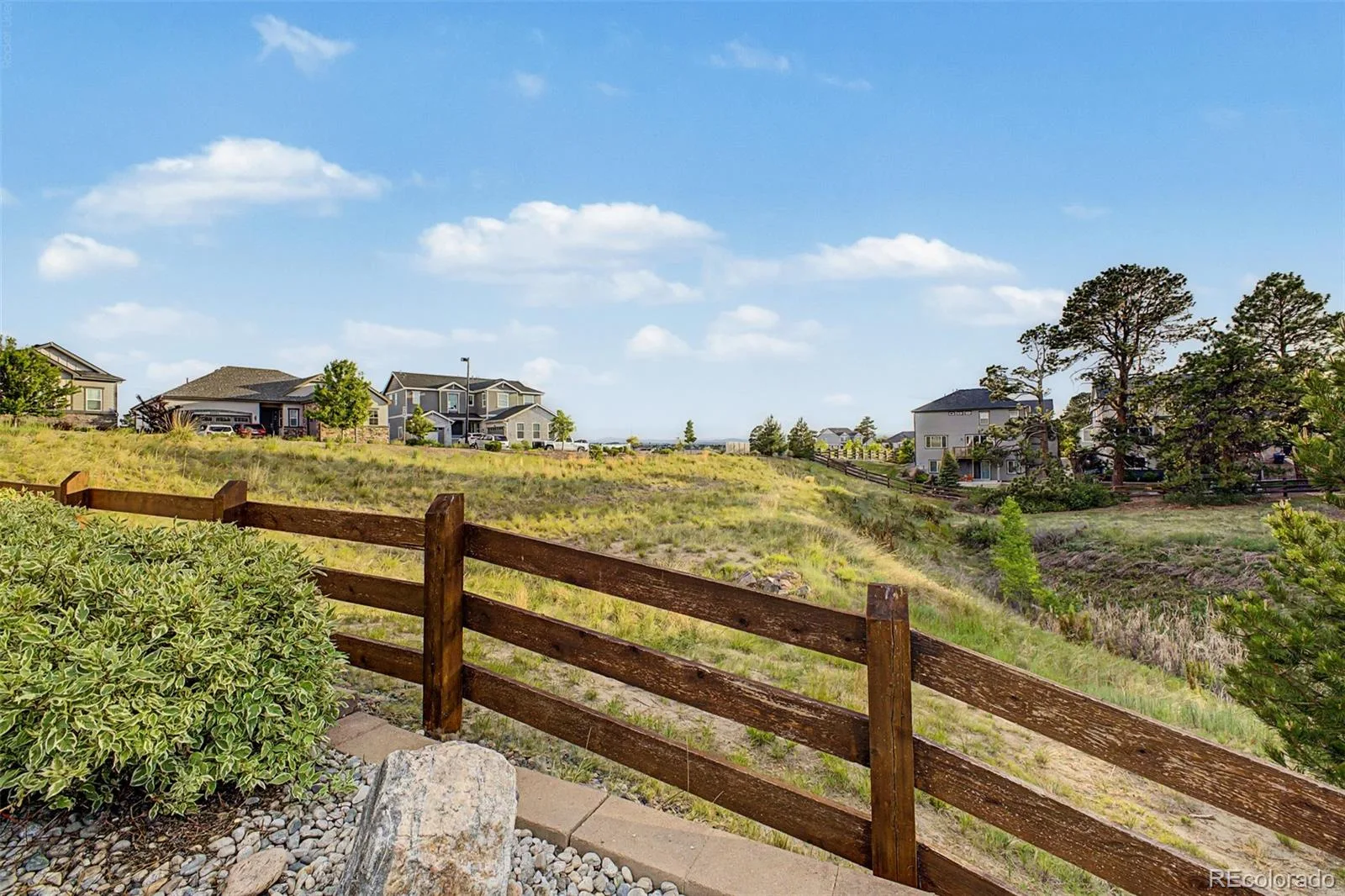 23701 E Calhoun Avenue Aurora CO 80016 MLS #REC7172593 06132026193559 1600 47