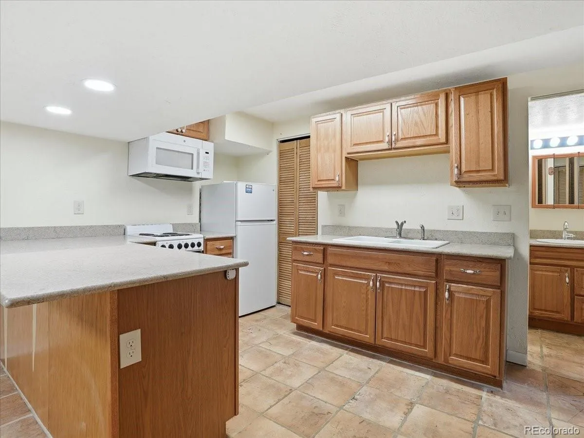 6218 S Cherry Circle Centennial CO 80121 MLS #REC7172775 05032026050640 1200 14