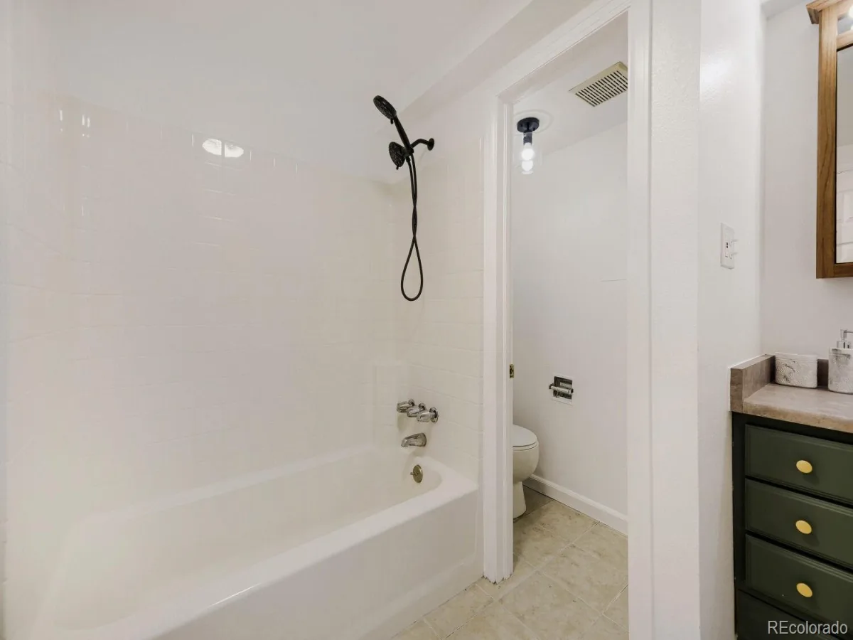 2190 S Holly Street #105 Denver CO 80222 MLS #REC7175623 06132026172527 1200 9