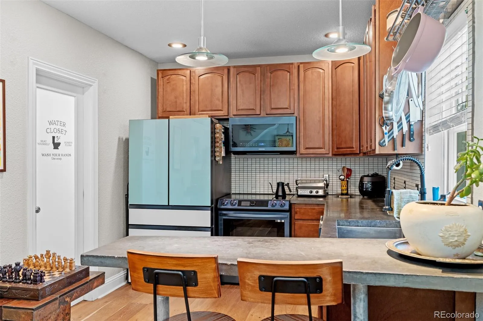 04162026204316 1600 9