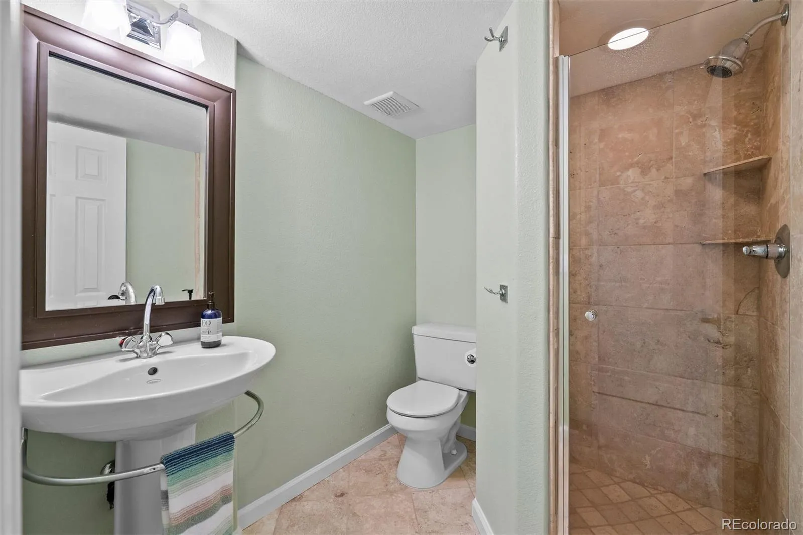 18080 E Orchard Place Aurora CO 80016 MLS #REC7179367 04162026224709 1600 34