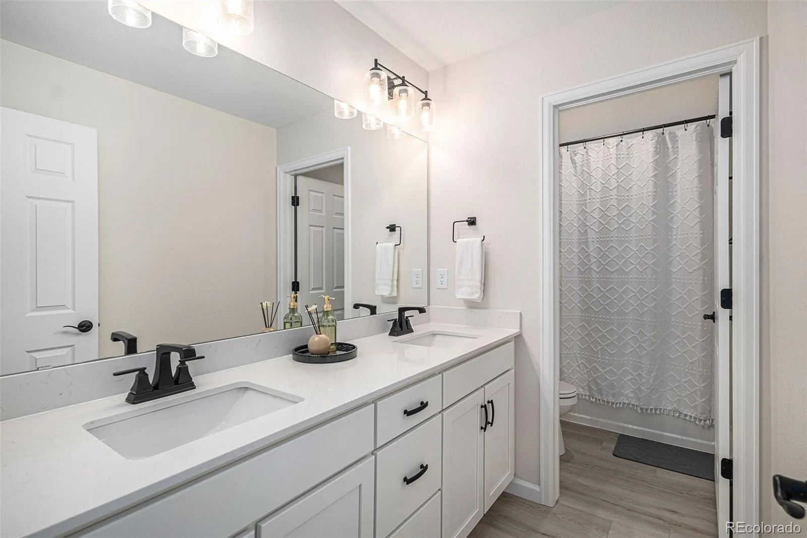 7338 S Yantley Way Aurora CO 80016 MLS #REC7180296 05082026155039 1600 18