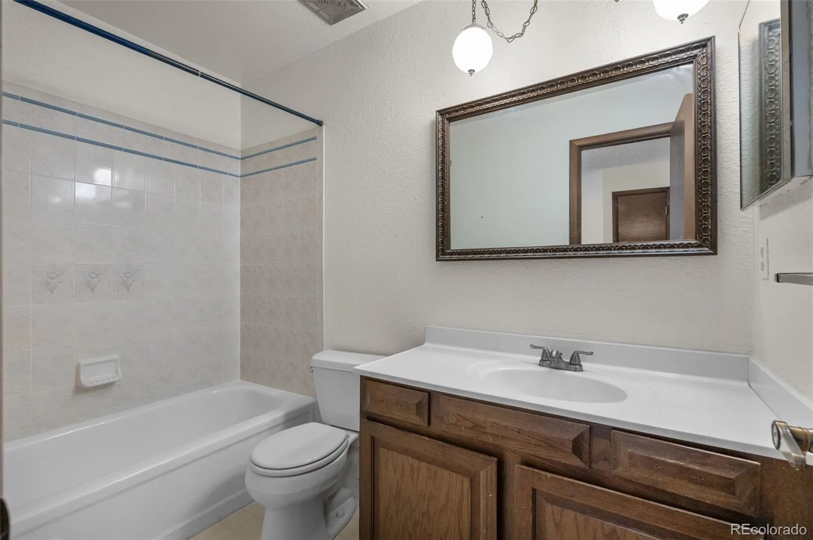 2724 S Xanadu Way Aurora CO 80014 | MLS #REC7182629 08312026162136 1600 18