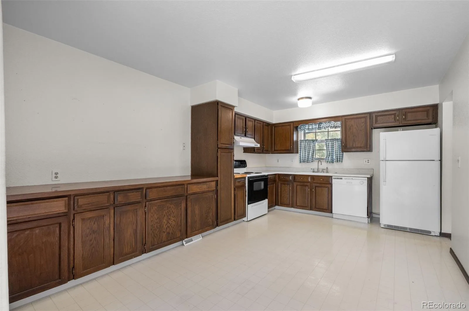 2724 S Xanadu Way Aurora CO 80014 | MLS #REC7182629 08312026162136 1600 9