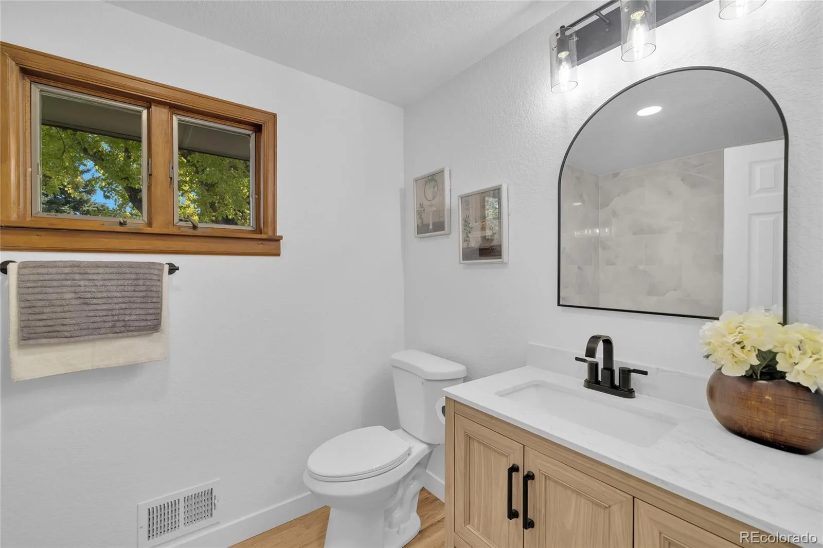 6604 S Lee Court Centennial CO 80121 | MLS #REC7185333 09232026004834 1600 19