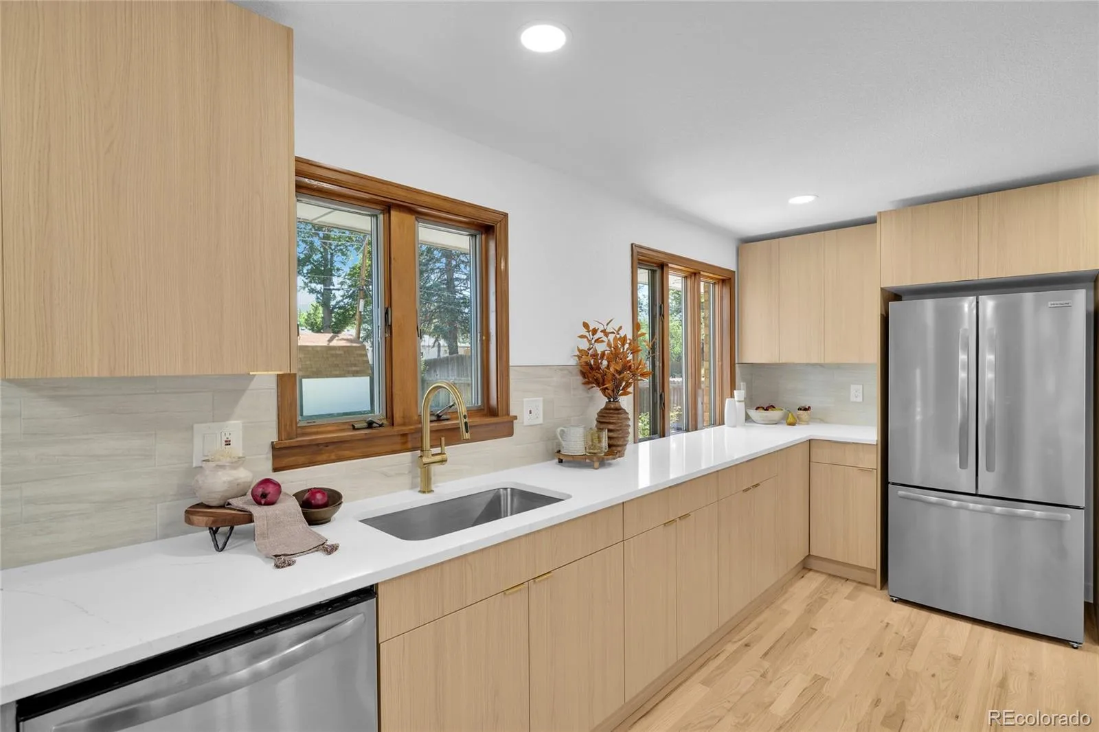 6604 S Lee Court Centennial CO 80121 | MLS #REC7185333 09232026004834 1600 4