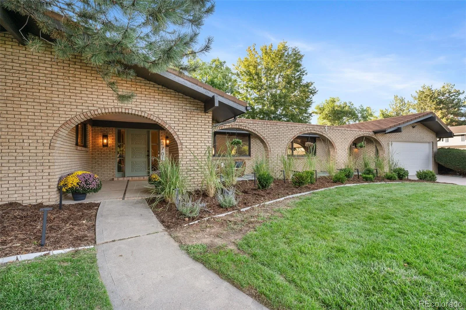 3701 S Peach Way Denver CO 80237 | MLS #REC7189336 08222026205813 1600 2