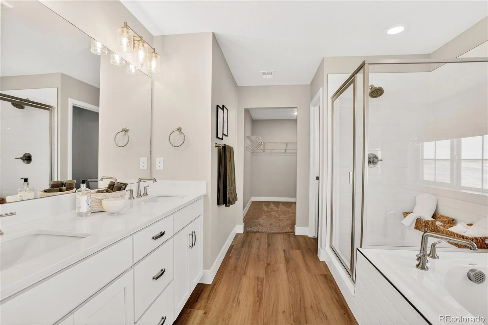 7318 S Yantley Way Aurora CO 80016 MLS #REC7189537 05122026012457 1600 19