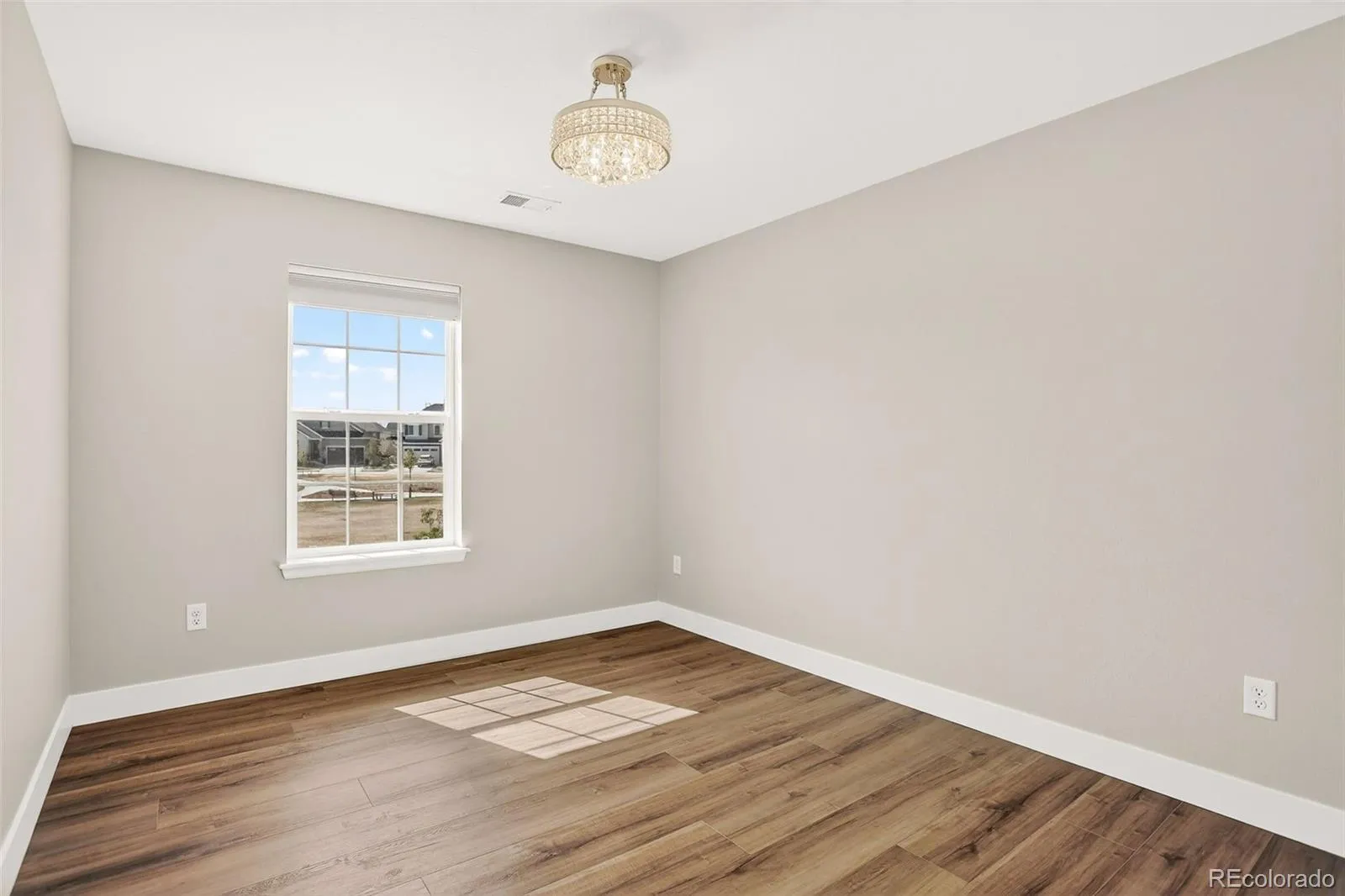 7318 S Yantley Way Aurora CO 80016 MLS #REC7189537 05122026012457 1600 24