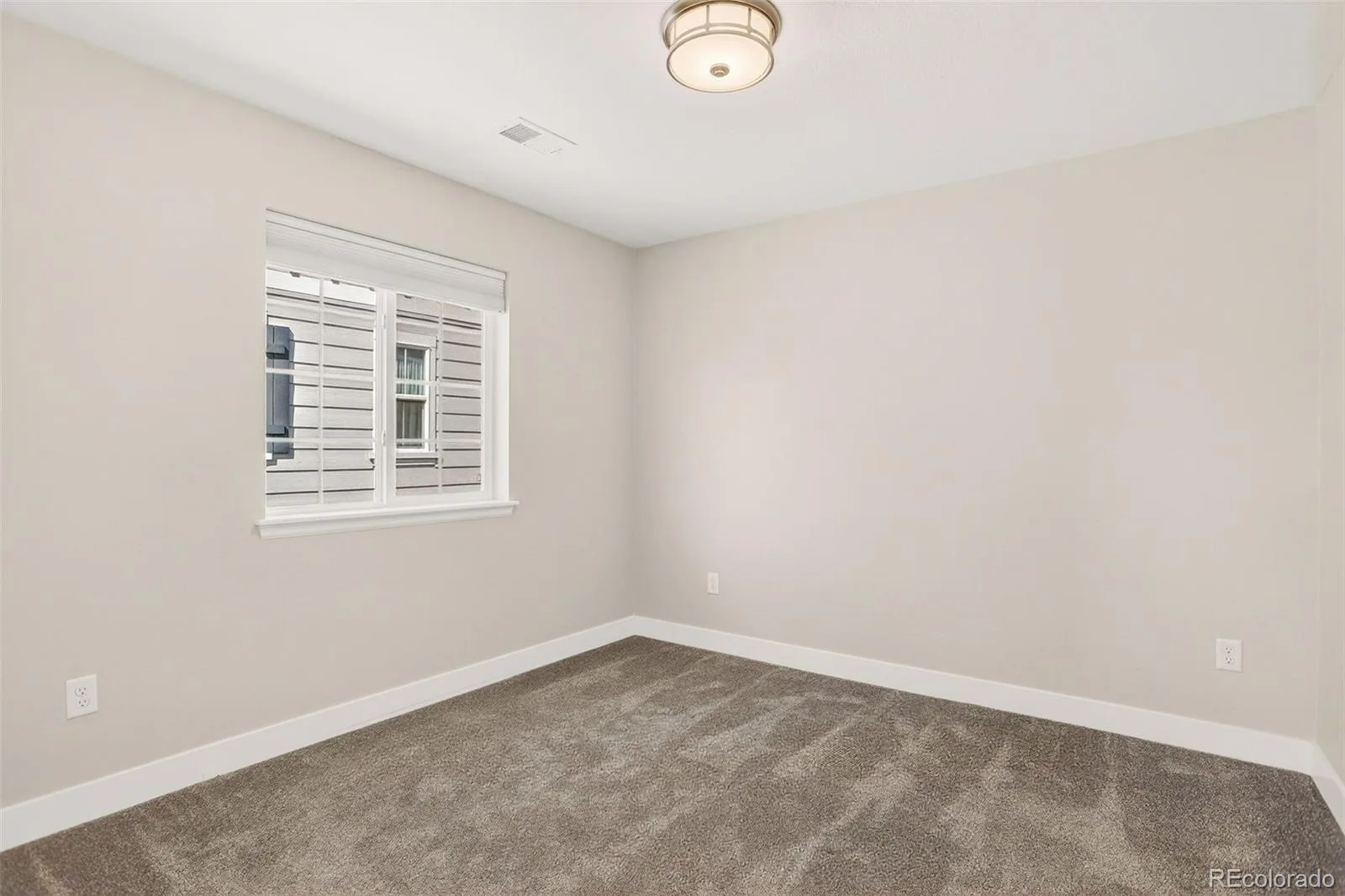 7318 S Yantley Way Aurora CO 80016 | MLS #REC7189537 09222026195728 1600 27