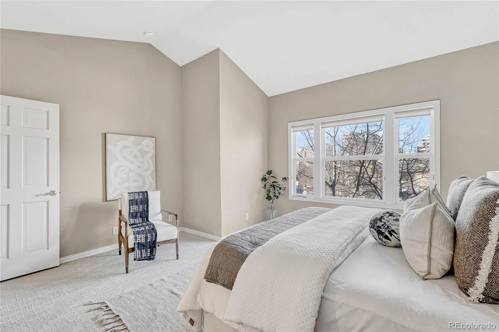 04032026220020 1600 18