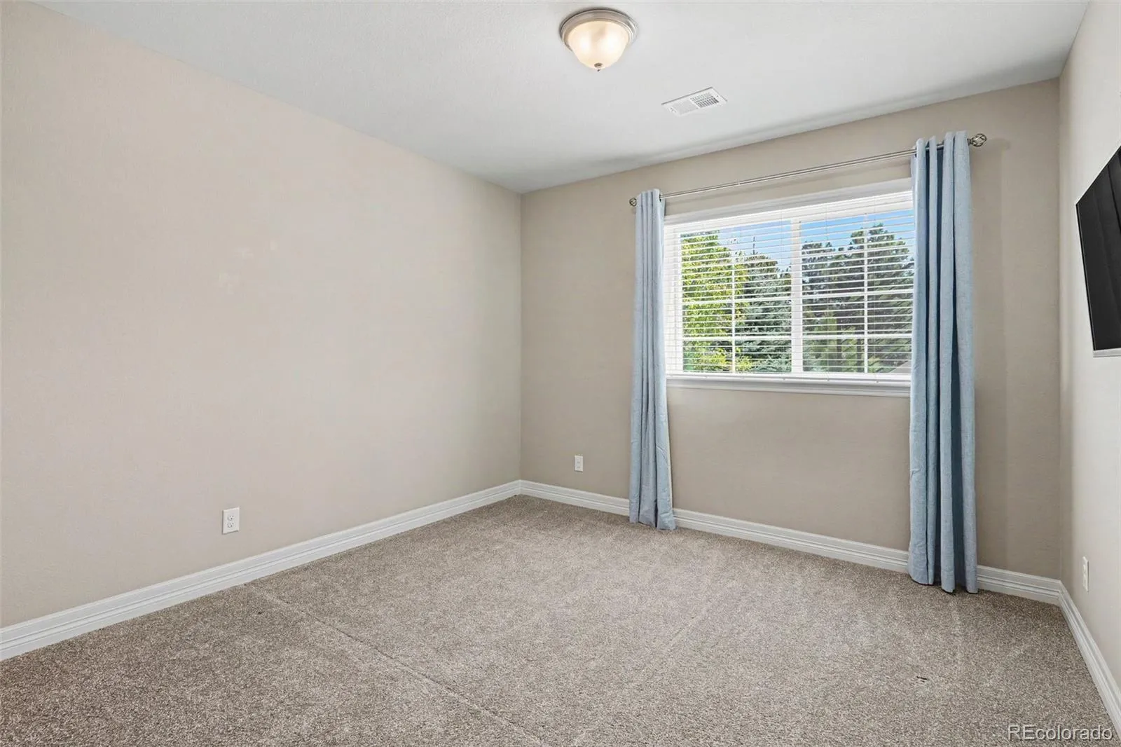 6610 S Addison Way Aurora CO 80016 MLS #REC7212268 05052026193915 1600 23