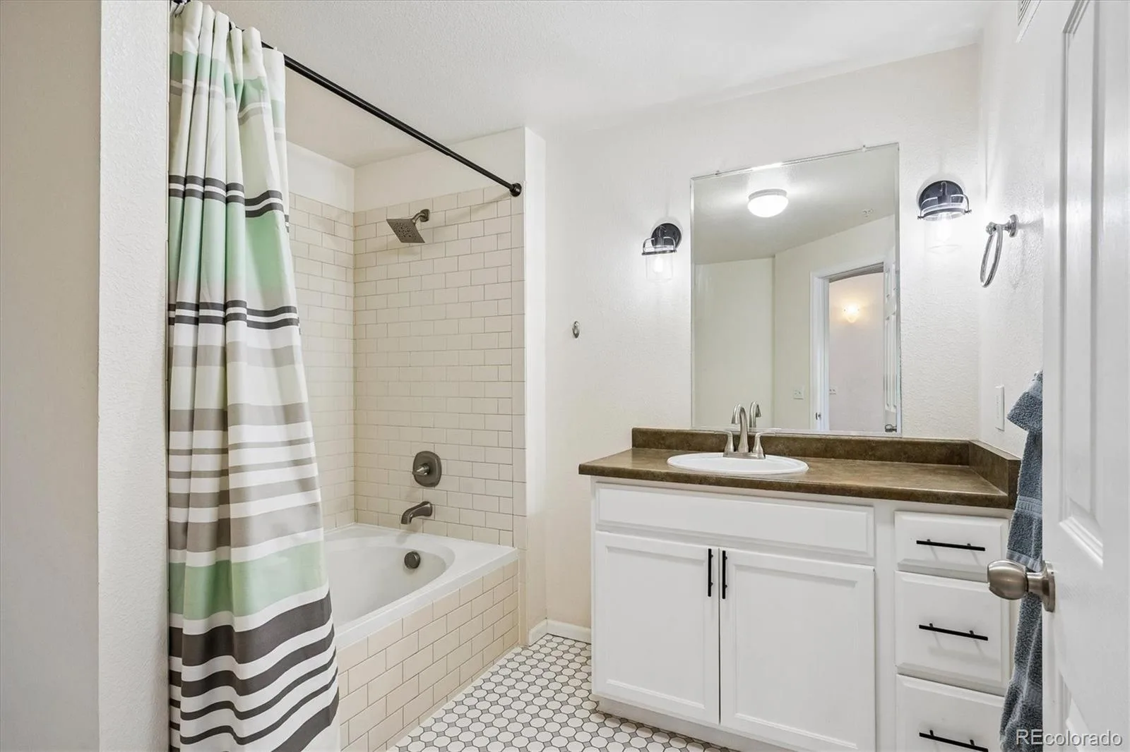 3890 S Dayton Street #303 Aurora CO 80014 MLS #REC7216406 06192026074649 1600 13