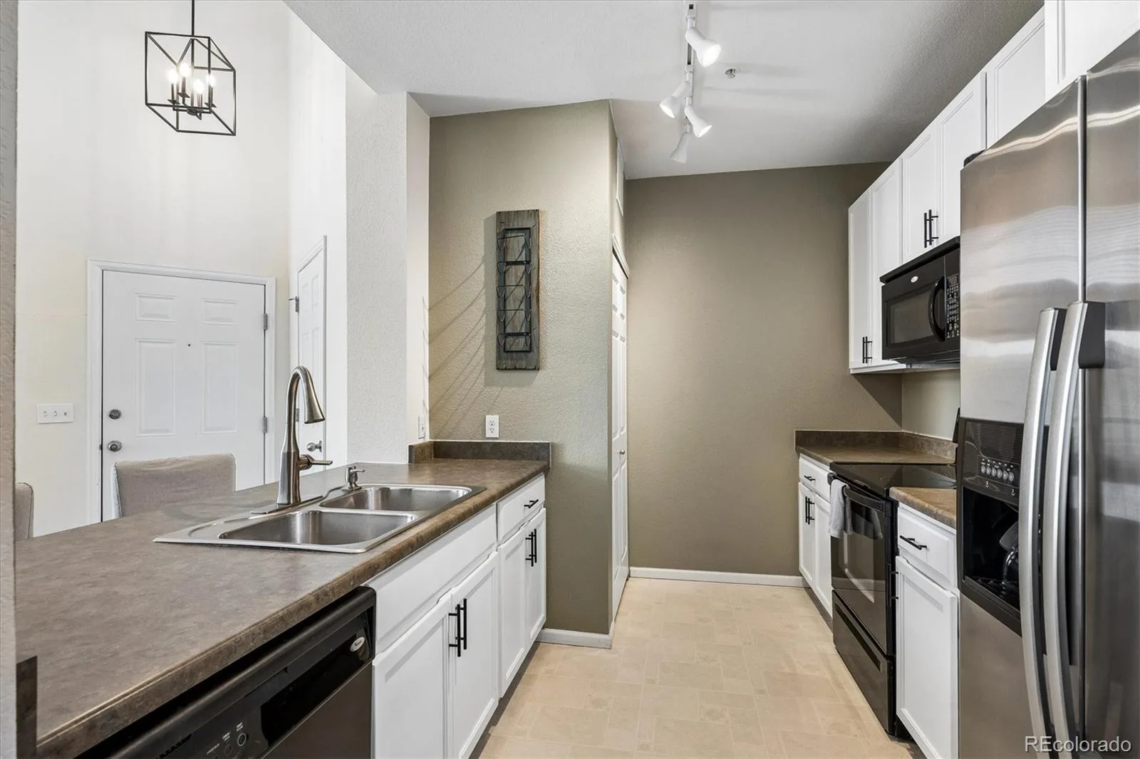 3890 S Dayton Street #303 Aurora CO 80014 MLS #REC7216406 06192026074649 1600 8