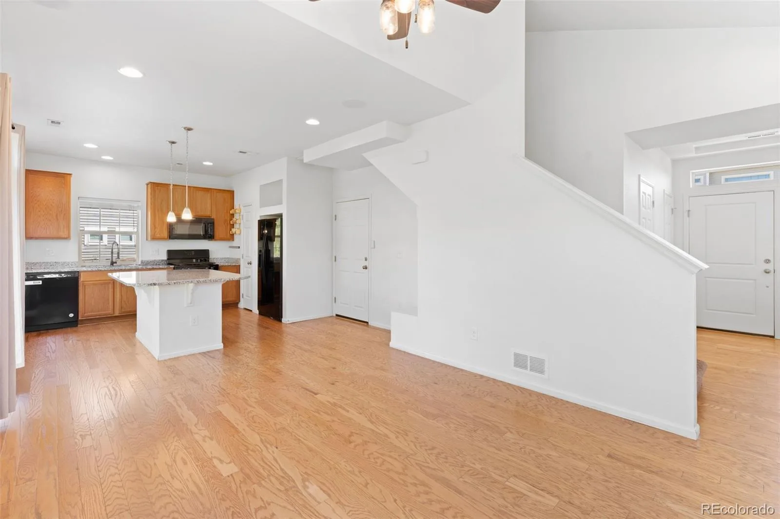 18132 E 104th Way Commerce City CO 80022 | MLS #REC7218415 08312026014334 1600 3